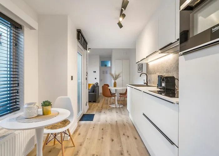 Cosy, Furnished & Renovated Flat With Outside Lounge Lägenhet *