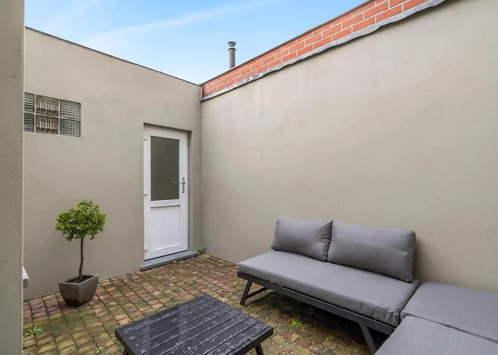 Cosy, Furnished & Renovated Flat With Outside Lounge Lägenhet Gent