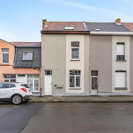 شقة Cosy, Furnished & Renovated Flat With Outside Lounge